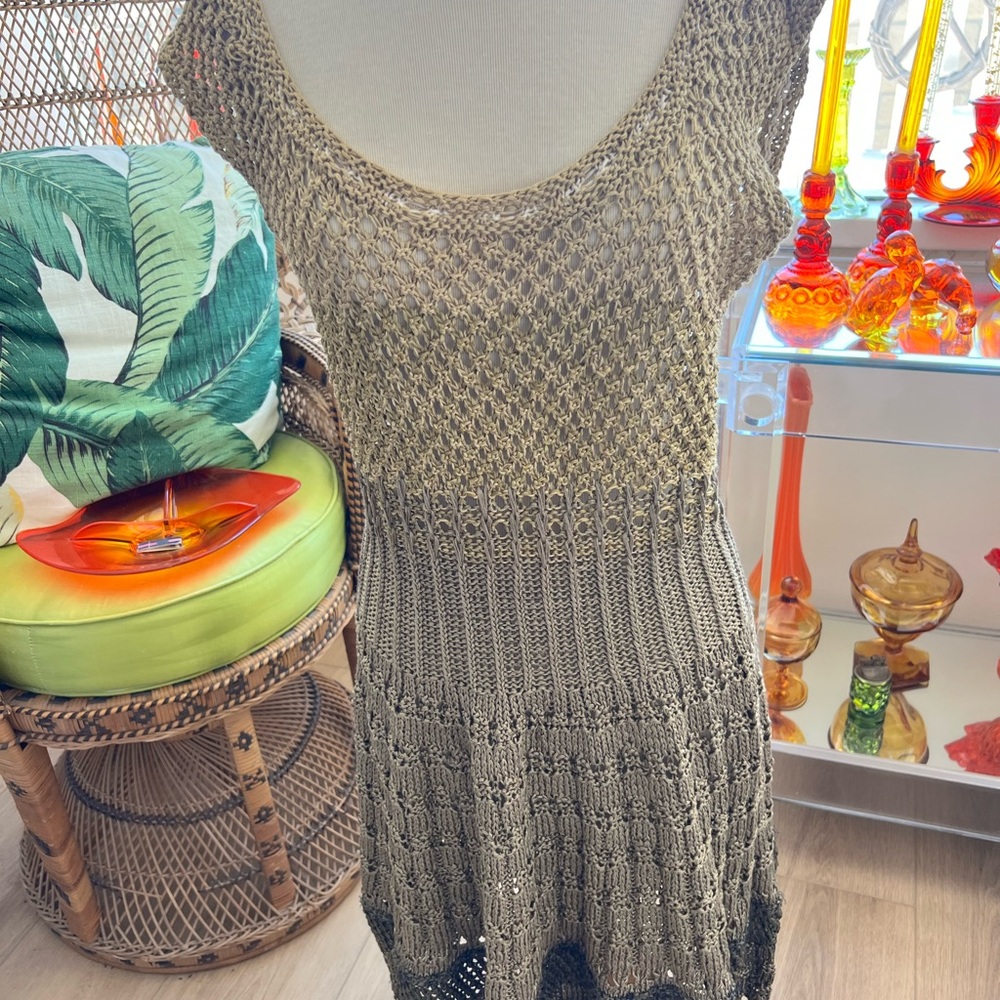 Oscar de la Renta crochet knit dress made in Russia flattering and sexy